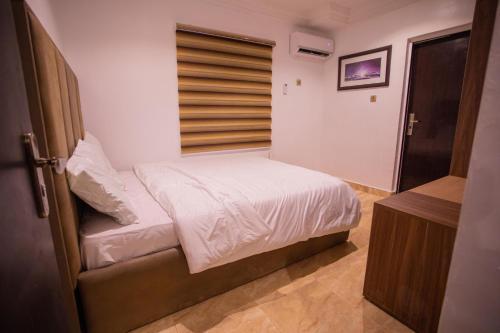 Cozy, Minimalist 3 Bedroom Apartment.