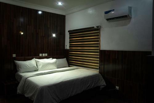 Enland Suites And Apartments