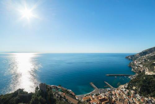 Admiring Amalfi