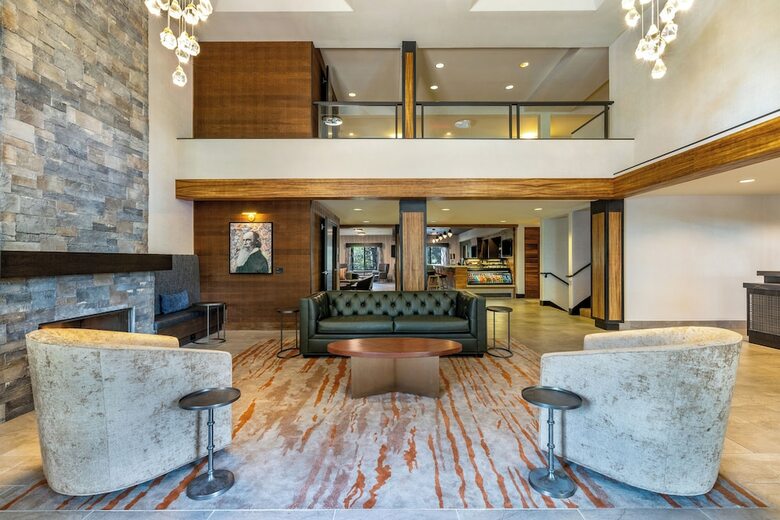 Hotel Doubletree By Hilton Bend