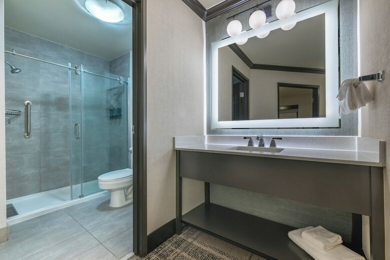 Hotel Doubletree By Hilton Bend