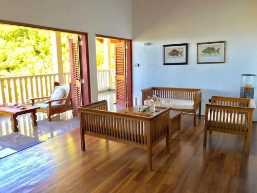Hilltop South - Villa Bougainville
