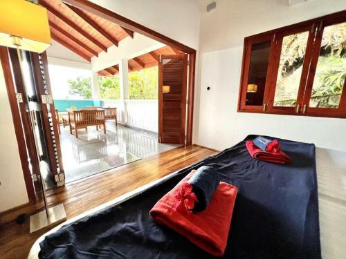 Hilltop South - Villa Bougainville