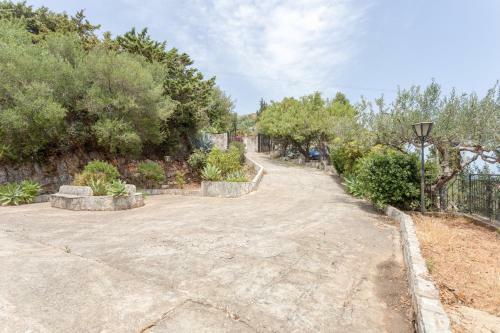 Villa With Panoramic Courtyard And Private Parking