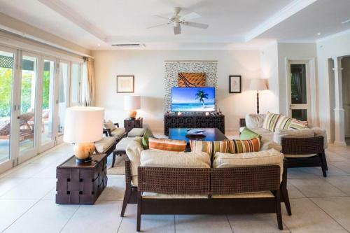 Eden Island 4-bedroom Villa With Private Pool