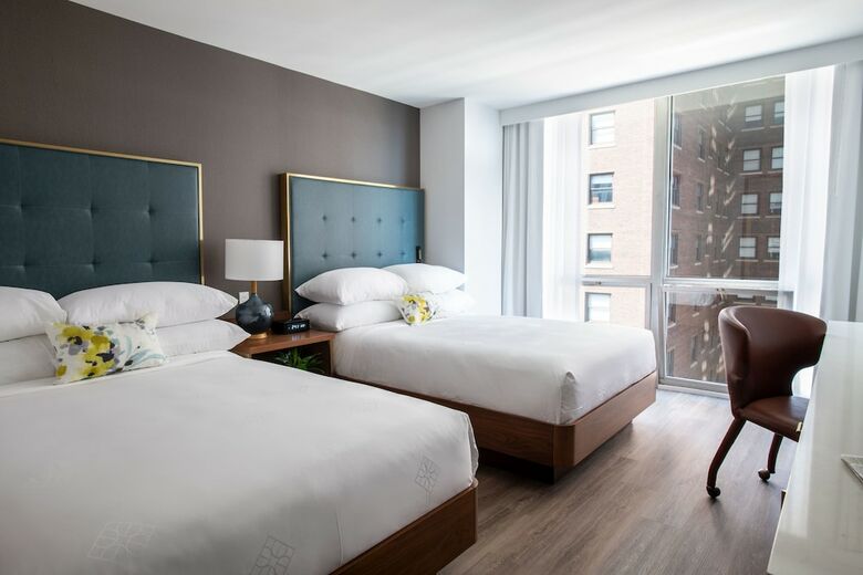 Hotel Chicago`s Essex Inn