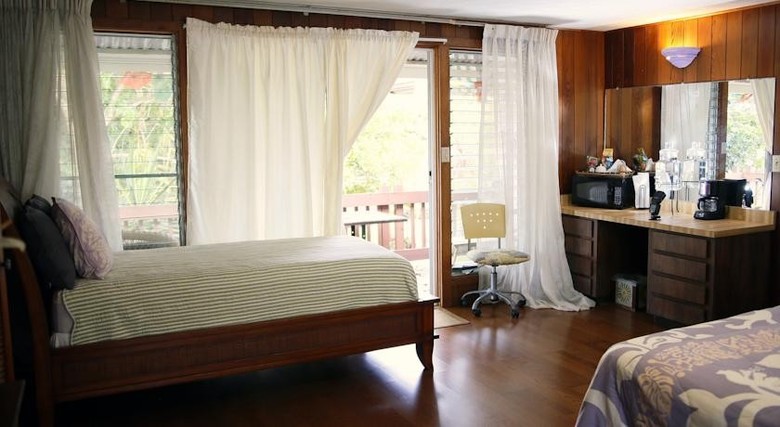 Hostal Shaka Shak Garden Inn