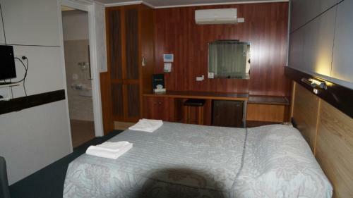 Golden Leaf Motel