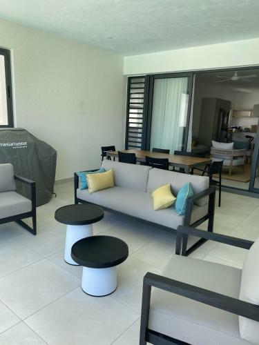 Eastern Blue Beachfront Luxury Apartment