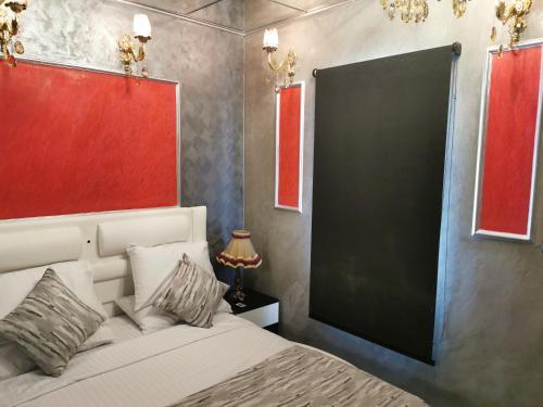 Chic Apartment 1