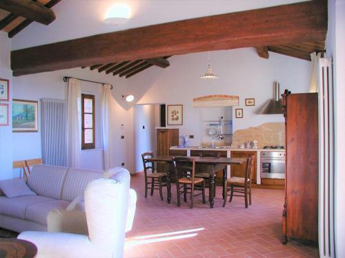 Apartment In Asciano With Shared Panoramic Swimming Pool
