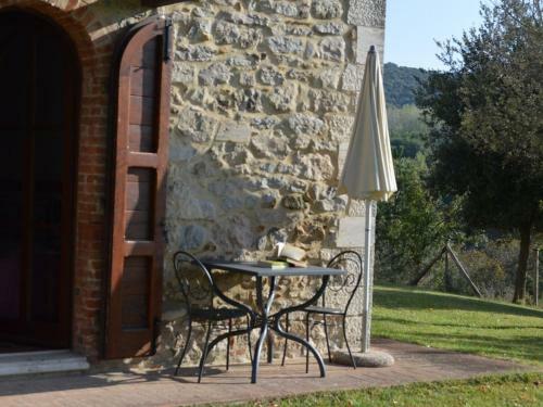 Apartment In Asciano With Shared Panoramic Swimming Pool