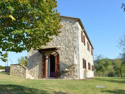 Apartment In Asciano With Shared Panoramic Swimming Pool