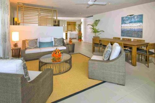 Amaranth I: Three Bedroom Beach Apartment With Rooftop Pool