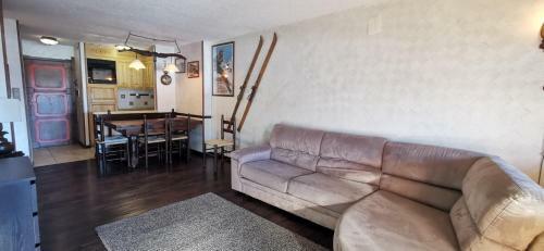 Hostdomus - City Center Apartment