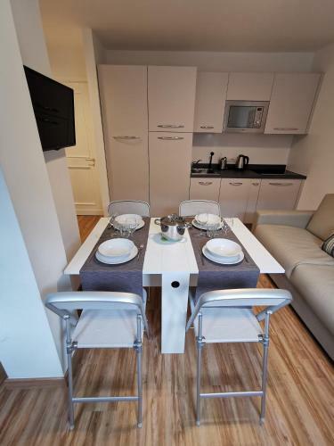 Hostdomus - Smart Tech Apartment