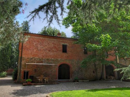 Quaint Villa In Sinalunga With Swimming Pool