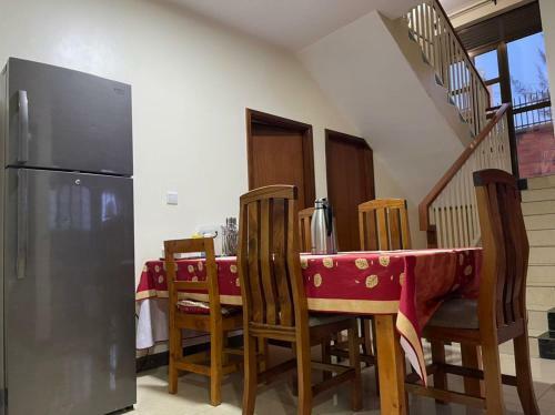 Spacious Private Room @themugabi's
