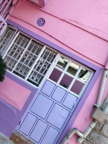 Hostal Pink House