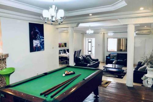 Spacious Modern Apartment Perfect For Long Stays