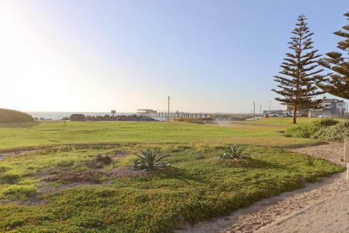 Beachfront Apartment @ Morleenpark Unit 11
