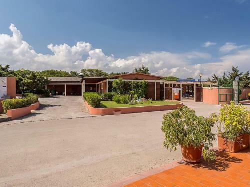 Amazing Mobile Home In Sorso With Garden