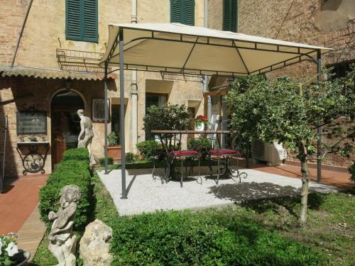 Hostal Piazza Paradiso Accommodation