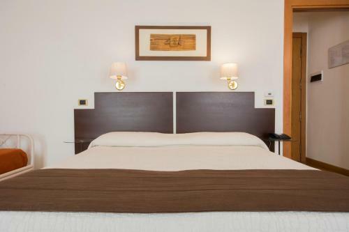 Hostal Piazza Paradiso Accommodation