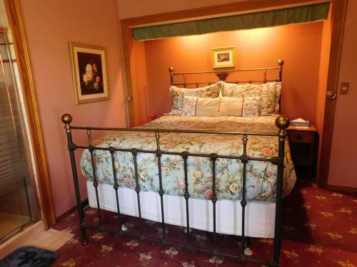 Bacon Mansion Bed And Breakfast