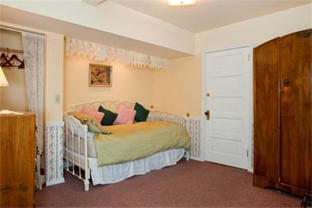 Bacon Mansion Bed And Breakfast