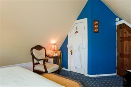 Bacon Mansion Bed And Breakfast