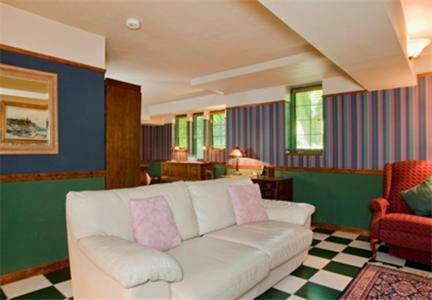 Bacon Mansion Bed And Breakfast