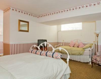 Bacon Mansion Bed And Breakfast
