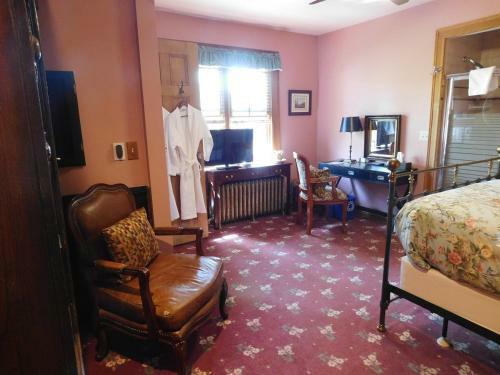 Bacon Mansion Bed And Breakfast