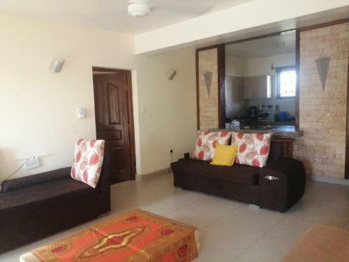 Quiet Spacious Room With An Ocean Breeze Shanzu