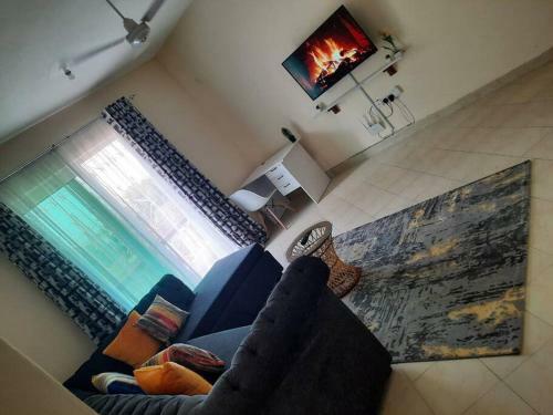 Elegant 3-bedroom Serviced Apartment With Pool