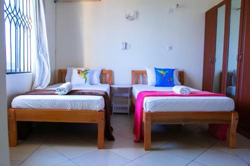 Cozy, Spacious, Quiet Executive Furnished Apartment
