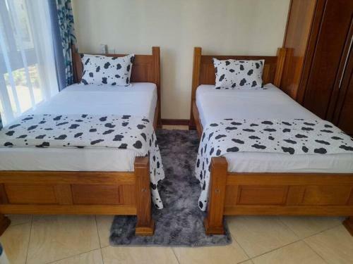 Exquisite 3 Bedroom Apartment With Pool