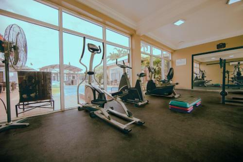 Broadfield Hotel Apo Residence