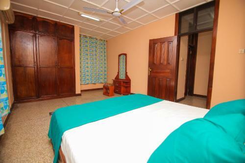 Airport Ridge Villa