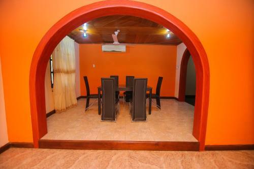 Airport Ridge Villa