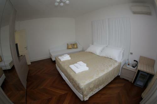 Hostal Champagne Rooms