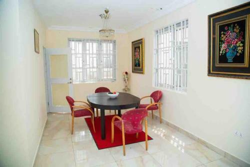 Villa An Executive House With Swimming Pool