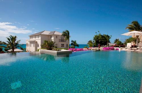 Hotel The Cove Suites