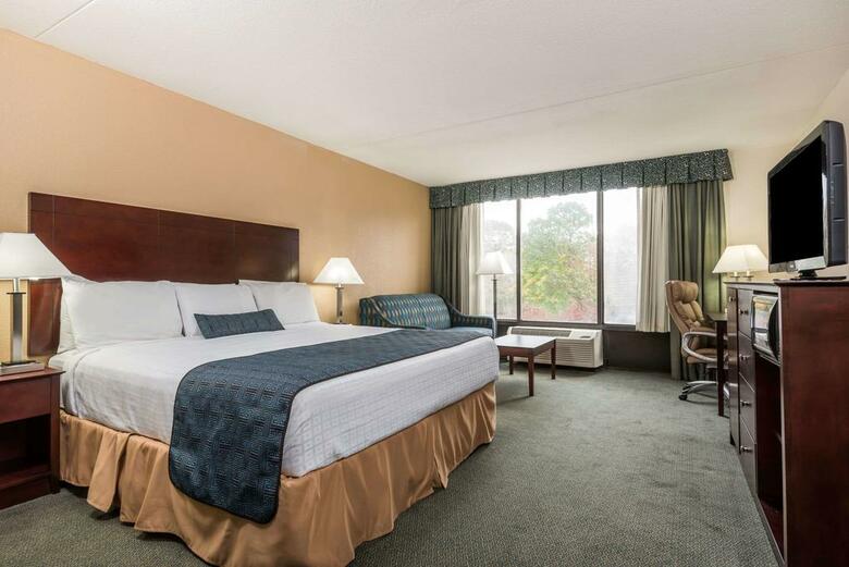 Days Hotel Williamsburg Busch Gardens Area