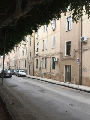 Twin Houses & Quo