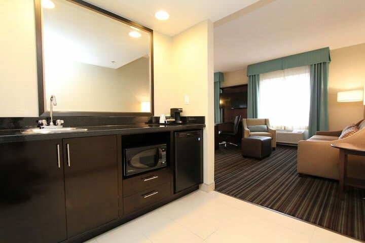 Hotel Hampton Inn & Suites By Hilton St. John's Airport