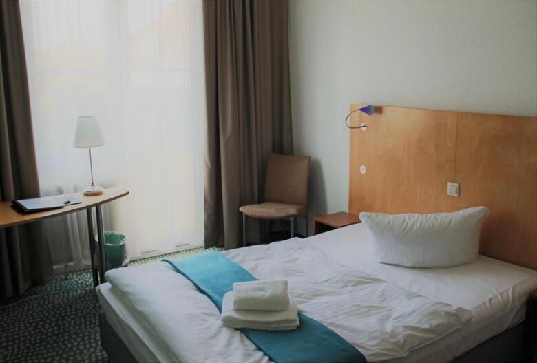 Hostal Check Inn Hotel
