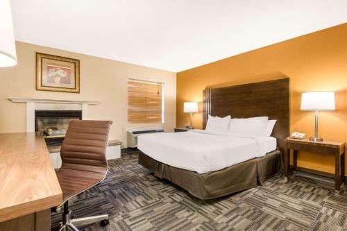 Hotel Highwayman Inn & Conference Centre