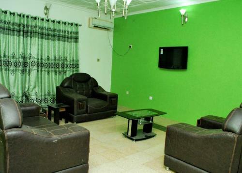 Palais Royale Hotel & Suites